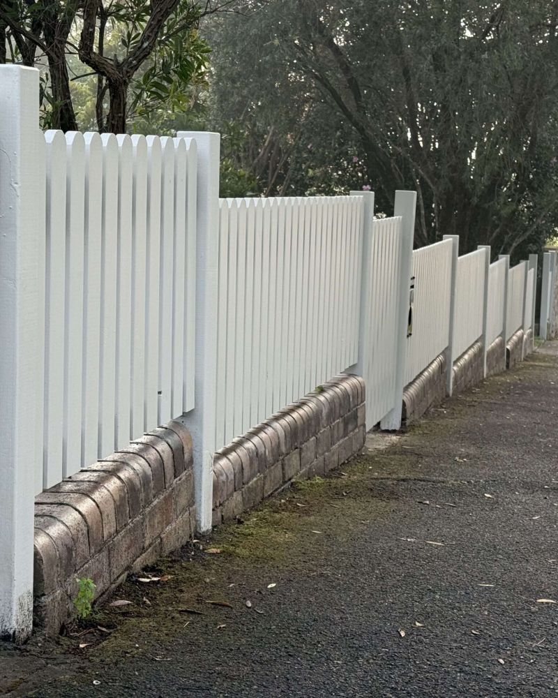 timber picket fence Roseville