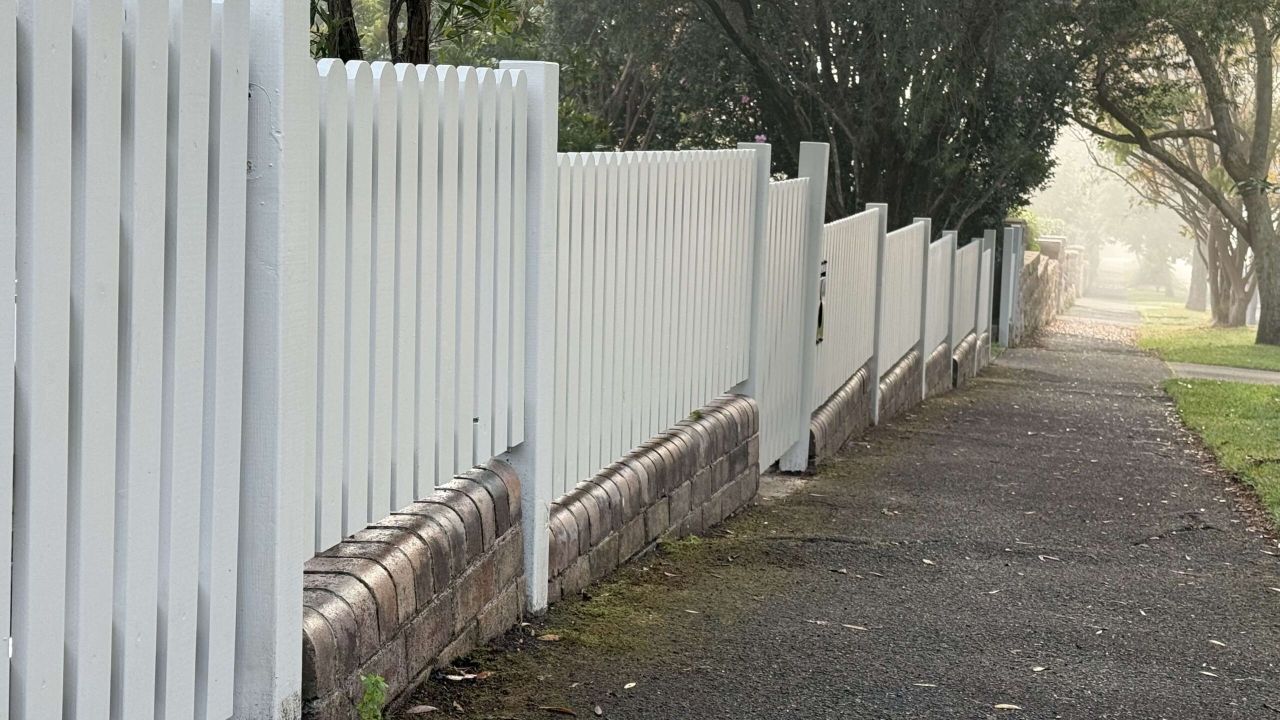 timber picket fence Roseville